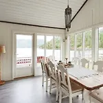 8 Person In Sundlandet *