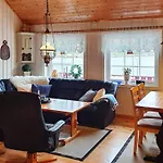 8 Person In Sundlandet * Snildal